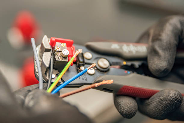 Best Licensed Electrician  in Dunthpe, OR